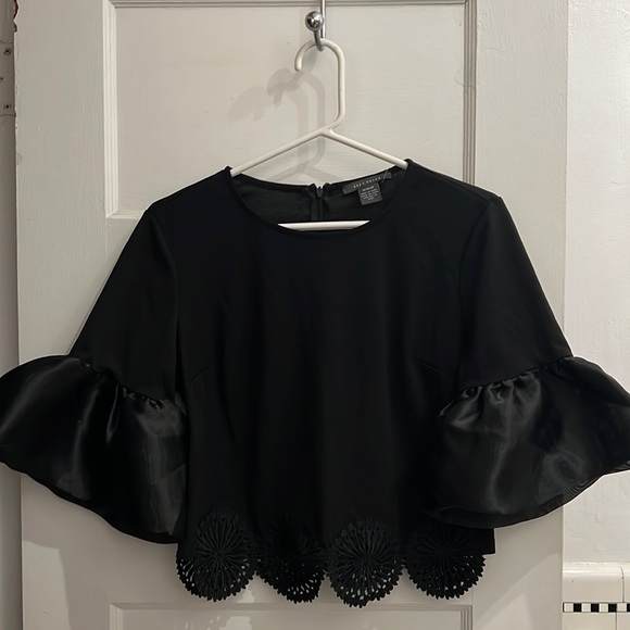 Suzy Shier Tops - NWT SUZY ORGANZA PUFF SLEEVE TOP